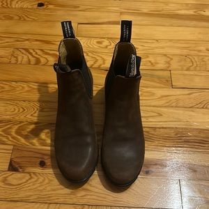 Women’s size 9 Blundstone Dress Boot in Antique Brown